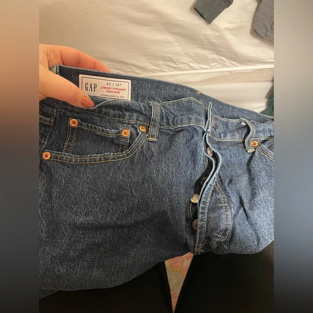 Gap NWOT Cheeky Straight High Rise Blue Jeans in 32 or 14R - Picture 4 of 4